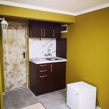 Студиото Е Партер От Жилищна Сграда. Топ Център. Lägenhet Varna Exteriör bild